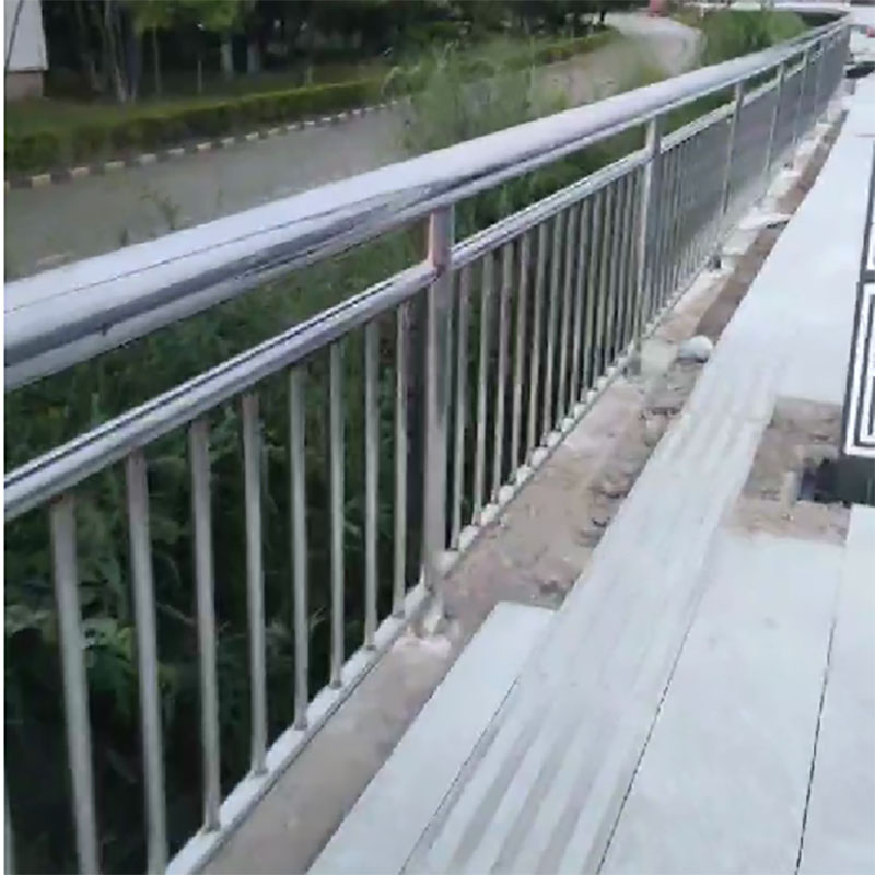不锈钢护栏隔离栏路侧护栏厂家定制