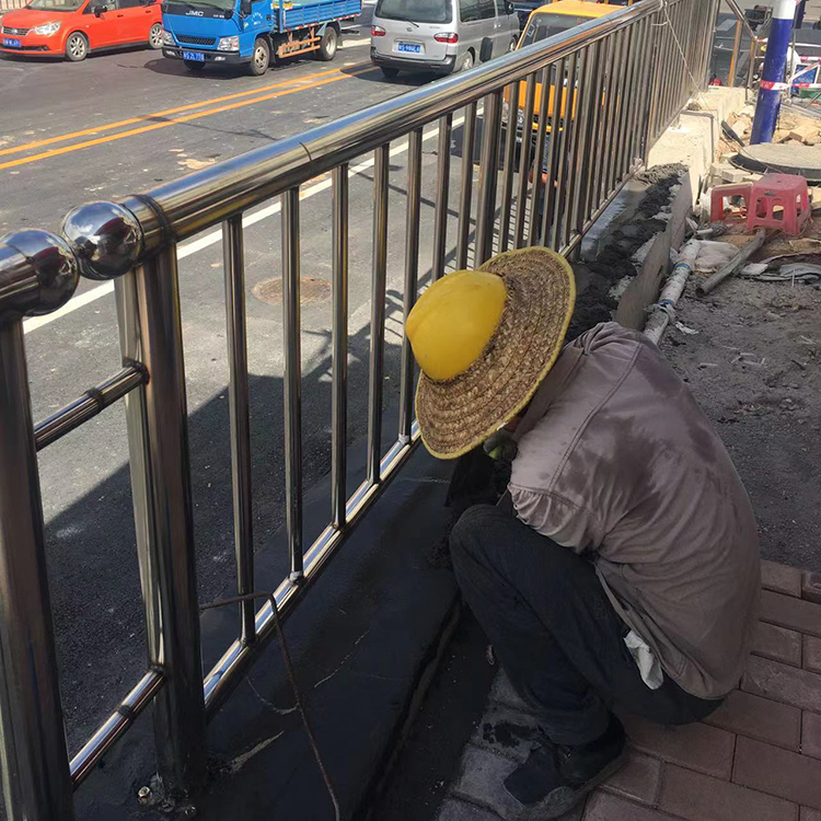 不锈钢护栏围栏栏杆在东莞清溪安装完成