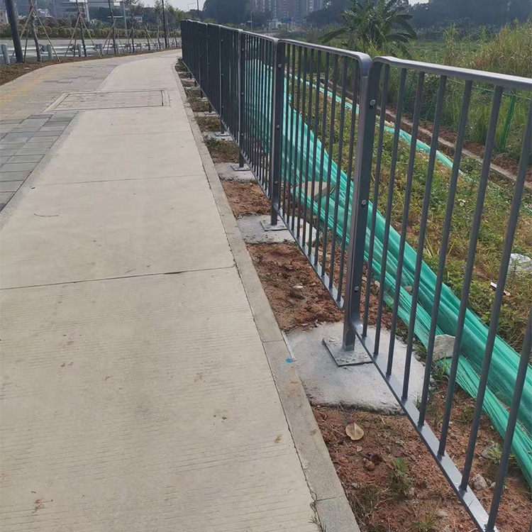 2025东莞路边防护栏生产厂家定制包施工安装