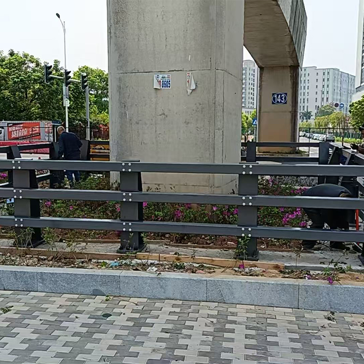 2025东莞道路防撞护栏围栏生产厂家定制包安装